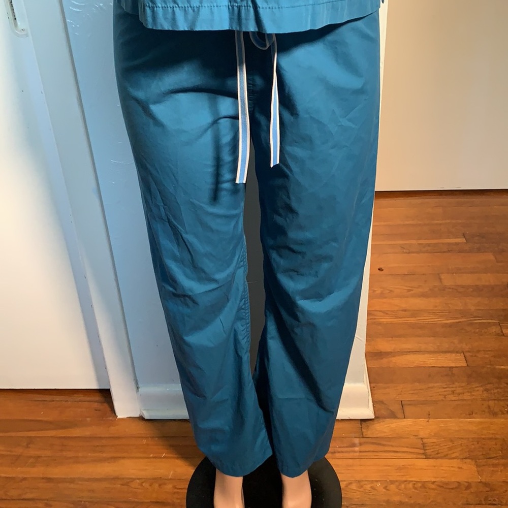 Scrub set - Picture 3 of 6